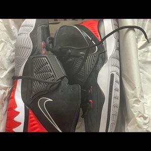 Kyrie 6 size 8 in Men